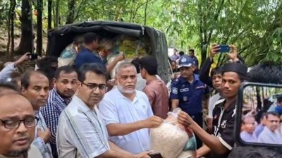 বন্যার্তদের পাশে হুইপ জি কে গউছ