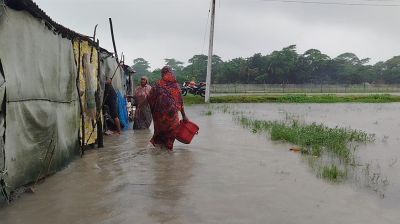 মনপুরায় পানিবন্দি ২০ হাজার মানুষ, অর্ধাহারে-অনাহারে কাটছে দিন