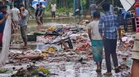 পানি নামলেও স্বস্তি নেই, কাদা-আবর্জনায় বিপর্যস্ত লামা
