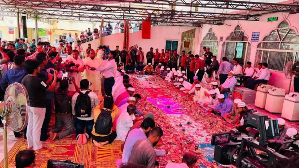শাহজালাল মাজারে ১৯ দিনে মিলল ৪৭ লাখ টাকা, সঙ্গে রহস্যময় চিরকুট