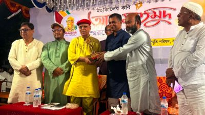 সোনালী কাবিন পদকে ভূষিত যুগান্তর সম্পাদক কবি আবদুল হাই শিকদার