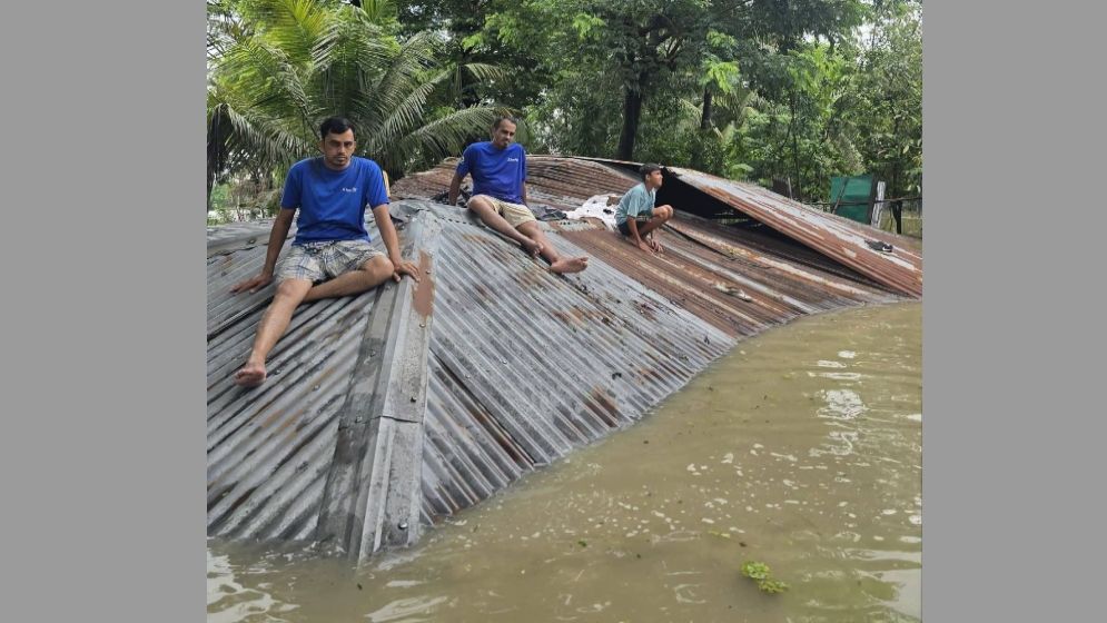 বাঁশখালীতে বিশুদ্ধ পানি ও শুকনো খাবারের সংকট