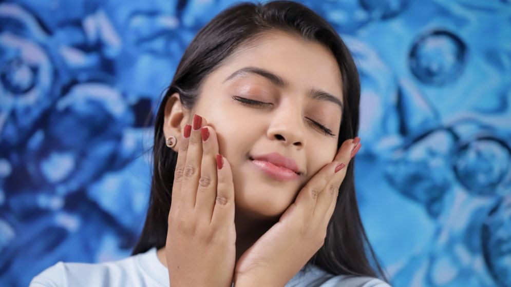 রোদ-বৃষ্টিতে যেভাবে ত্বকের সৌন্দর্য ধরে রাখবেন, জেনে নিন