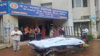 শ্রীপুরে কাভার্ডভ্যান চাপায় শিশু সন্তানসহ দম্পতি নিহত