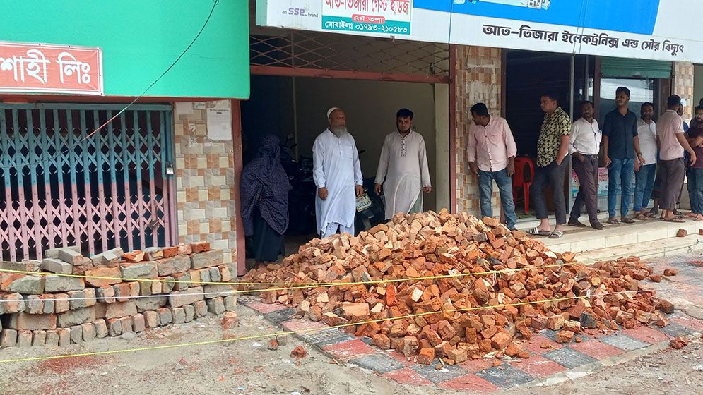 কৃষক দল নেতার কাণ্ড!