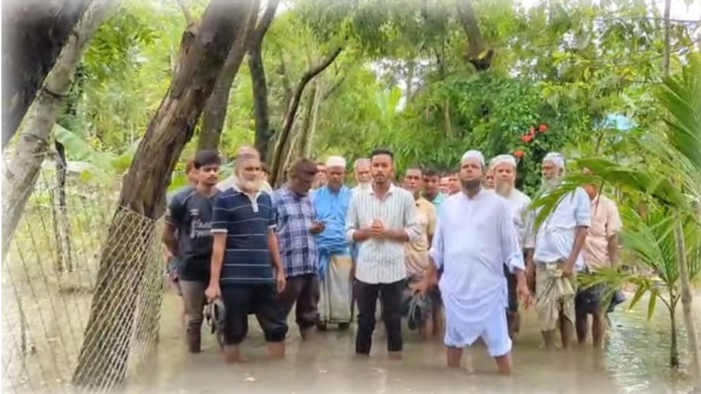 টানা বর্ষণে ৮ দিন ধরে পানিবন্দি মনপুরাবাসী
