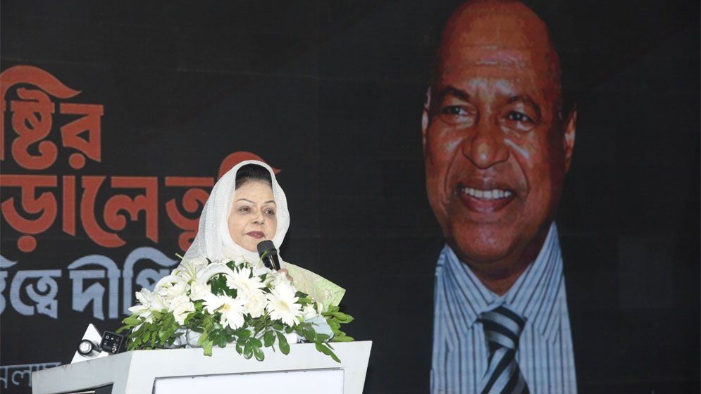 নুরুল ইসলাম আমাদের মাঝে বিচরণ করছেন আলোকবর্তিকা হয়ে