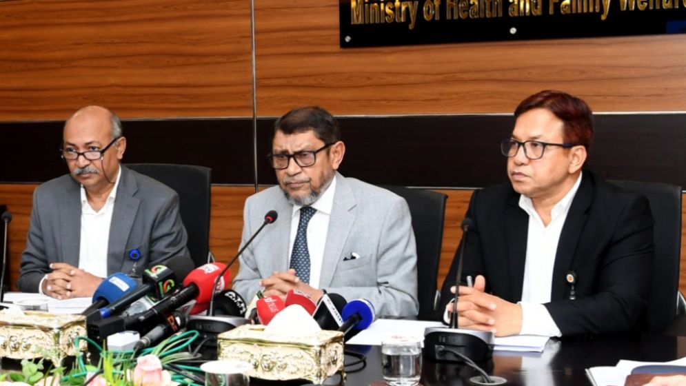বন্যাকবলিত জেলার স্বাস্থ্যকর্মীদের ছুটি বাতিল: স্বাস্থ্যমন্ত্রী