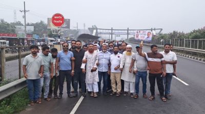 ঢাকা-মাওয়া এক্সপ্রেসওয়েতে তারেক রহমানকে শুভেচ্ছা জানাতে বিএনপি নেতাকর্মীরা