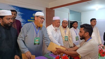 বন্যা-পাহাড় ধসে মৃতদের পরিবারের পাশে জামায়াত আমির