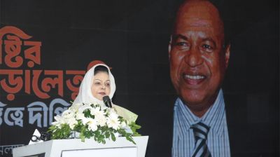 নুরুল ইসলাম আমাদের মাঝে বিচরণ করছেন আলোকবর্তিকা হয়ে