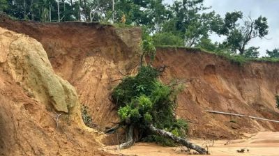 পাহাড়ি ঢলে বিলীনের পথে সাতছড়ির ত্রিপুরা পল্লী, ঝুঁকিতে ২৪ পরিবার