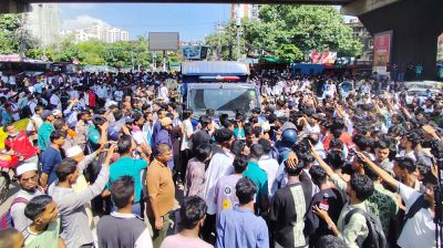চট্টগ্রাম বোর্ডের সামনে শিক্ষার্থীদের বিক্ষোভ, শিক্ষামন্ত্রীর পদত্যাগ দাবি
