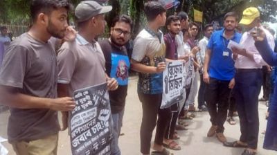 গাজীপুরে শিক্ষামন্ত্রীর পদত্যাগসহ ছয় দফা দাবিতে শিক্ষার্থীদের বিক্ষোভ
