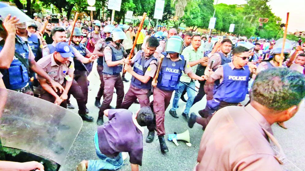 শিক্ষার্থীদের বিক্ষোভ, দুর্ভোগ