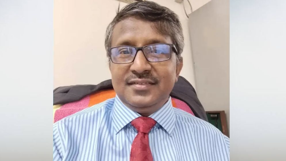 ফেসবুকে বিচারপতিদের ভাবমূর্তি ক্ষুণ্ণের অভিযোগ প্রমাণিত, সহকারী রেজিস্ট্রার চাকরিচ্যুত