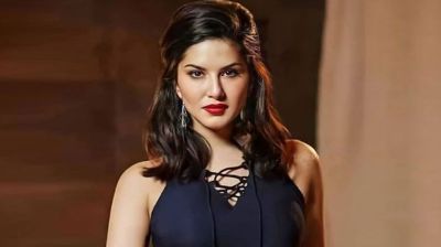 বাংলার পর্যটনশিল্পের নতুন মুখ সানি লিওন
