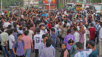 চট্টগ্রাম সড়কে শিক্ষার্থীদের অবরোধ