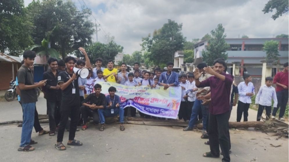ফটিকছড়িতে চলছে সকাল-সন্ধ্যা হরতাল