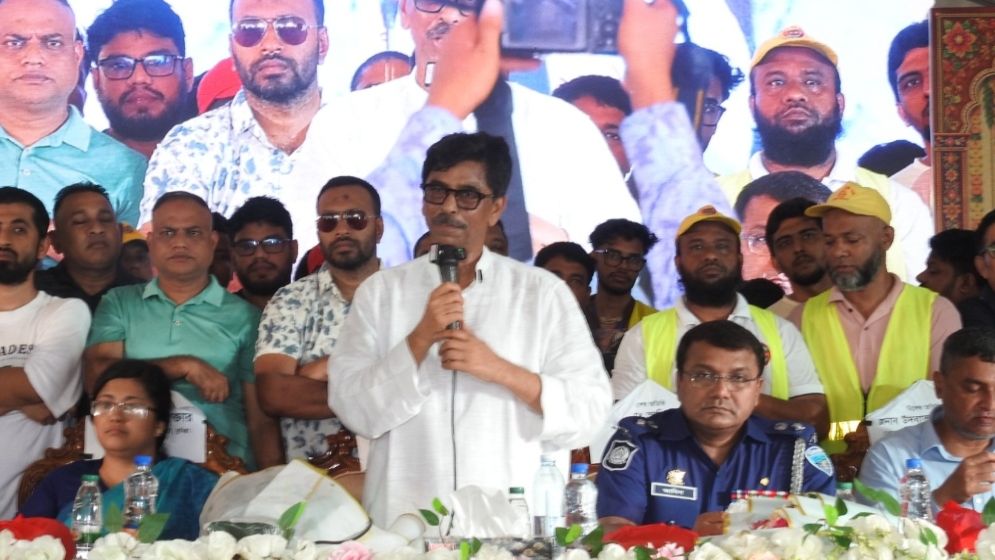 সব ধর্মের মানুষদের নিরাপত্তা নিশ্চিতে কাজ করছে সরকার: কৃষিমন্ত্রী
