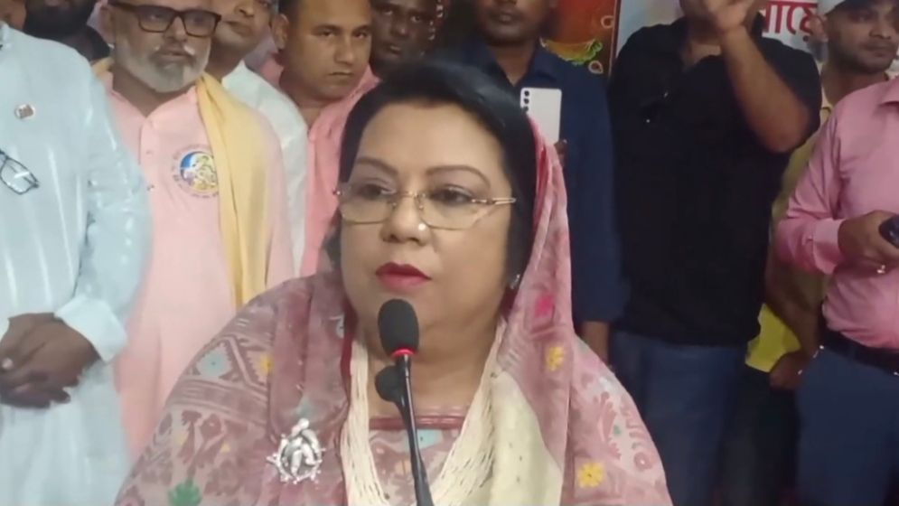প্রবাসীদের বিমানভাড়া কমাতে সরকার কাজ করছে: বিমানমন্ত্রী