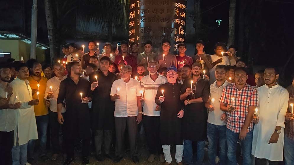 মোমবাতি প্রজ্বালন করে জুলাই শহীদদের স্মরণ করল ছাত্রদল