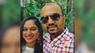 রক্তের মধ্যে পড়ে ছিল চিকিৎসকের লাশ, পাশের ঘরে মোবাইল ফোনে ব্যস্ত স্ত্রী