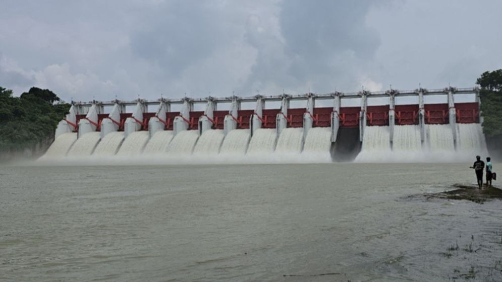 কাপ্তাই হ্রদে পানির তীব্র চাপ, খুলে দেওয়া হবে ১৬ কপাট