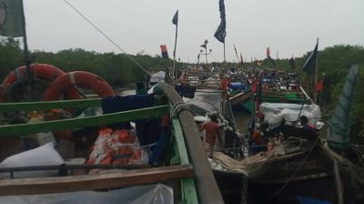 সুন্দরবনসহ উপকূলে নিরাপদ আশ্রয়ে হাজারও ফিশিং ট্রলার