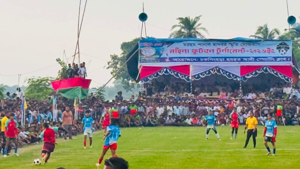 নবাবগঞ্জে মহিলা গোল্ডকাপ ফুটবল টুর্নামেন্টের ফাইনালে চ্যাম্পিয়ন ঢাকা জেলা