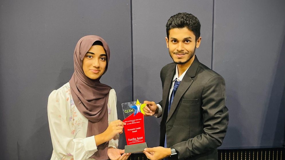 মালয়েশিয়ায় ‘কনফিডেন্স স্পার্ক অ্যাওয়ার্ড’ জিতলেন বাংলাদেশি শিক্ষার্থী