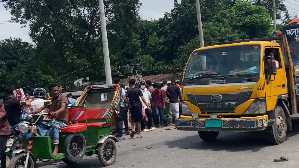 পরীক্ষা শেষে বাড়ি ফেরা হলো না ২ এইচএসসি পরীক্ষার্থীর
