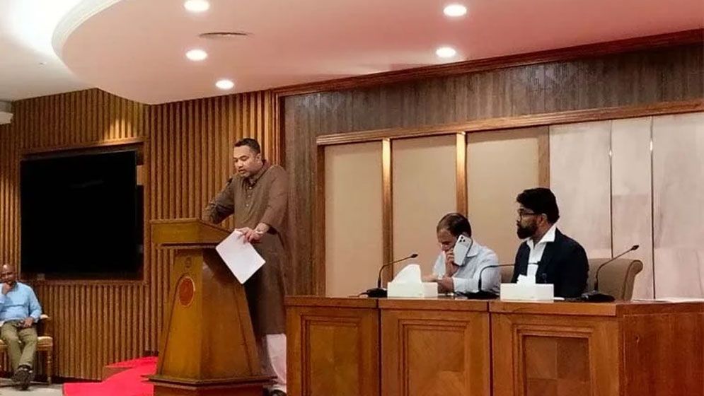 মানুষের প্রত্যাশা পূরণকে সর্বোচ্চ অগ্রাধিকার দিয়ে কাজ করছে সরকার: মাহদী আমিন