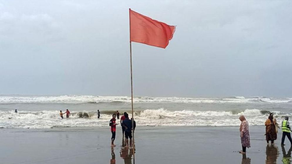 সমুদ্রবন্দরে ৩ নম্বর সতর্কসংকেত