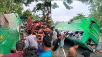 সীতাকুণ্ডে যাত্রীবাহী বাস উলটে নিহত ১, আহত ৬