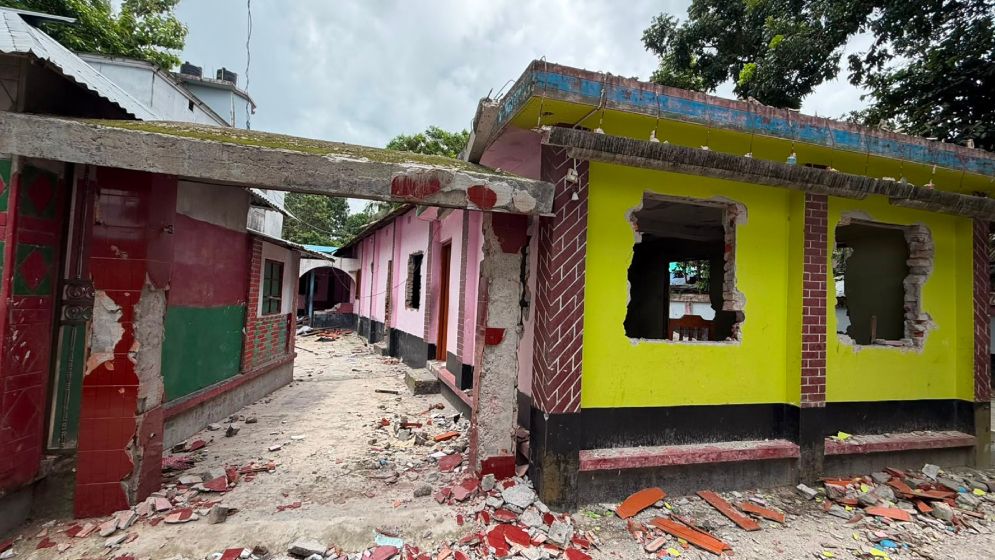 তিন সপ্তাহেও থামেনি প্রতিশোধের তাণ্ডব, হামলা-লুটপাটে জনশূন্য গ্রাম
