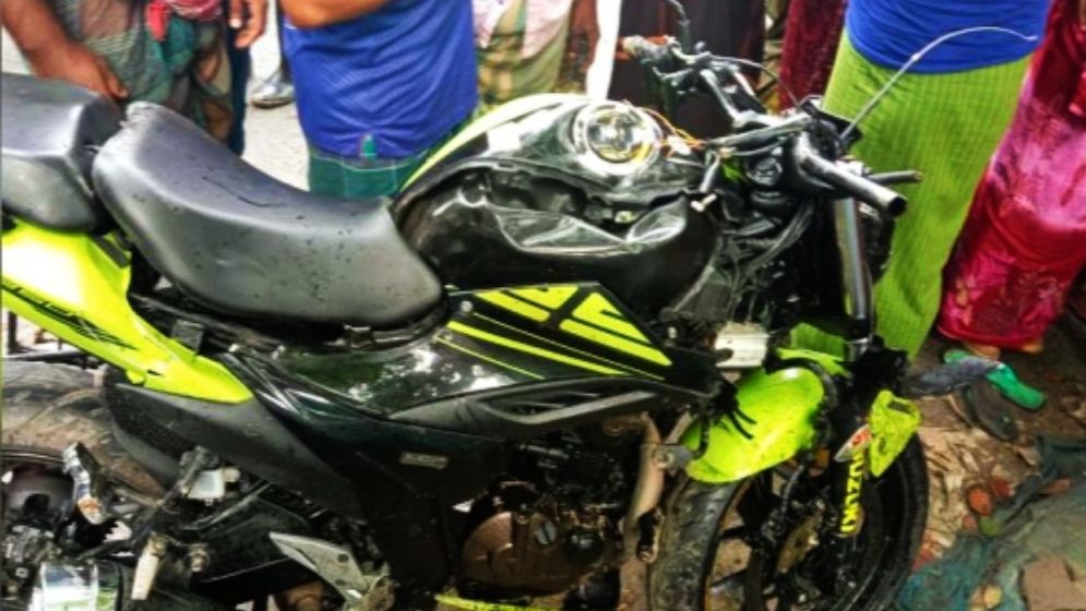 শার্শায় ট্রলি-মোটরসাইকেল সংঘর্ষে ২ যুবক নিহত