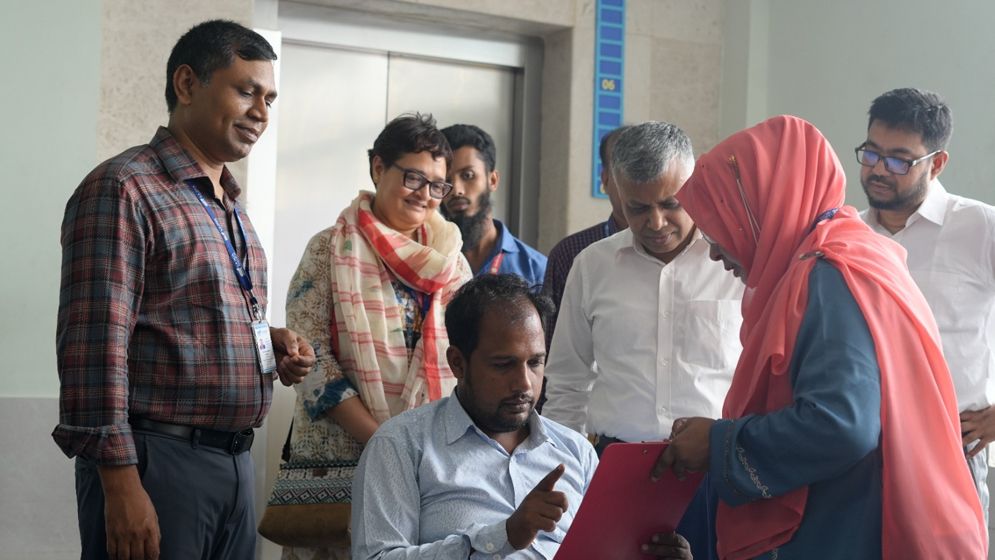 বিনামূল্যে চশমা পেল ১২৬ দরিদ্র ব্যক্তি