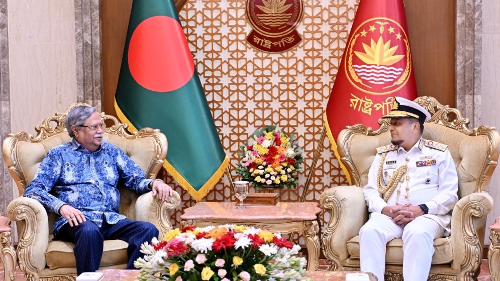 রাষ্ট্রপতির সঙ্গে বিদায়ী নৌপ্রধানের সৌজন্য সাক্ষাৎ