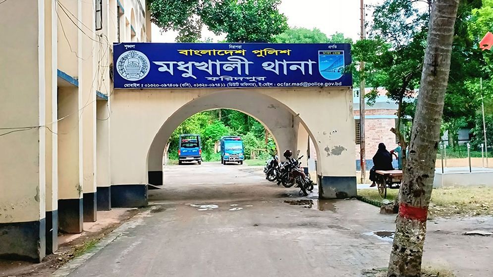 ব্লেড দিয়ে স্বামীর বিশেষ অঙ্গ কাটলেন স্ত্রী