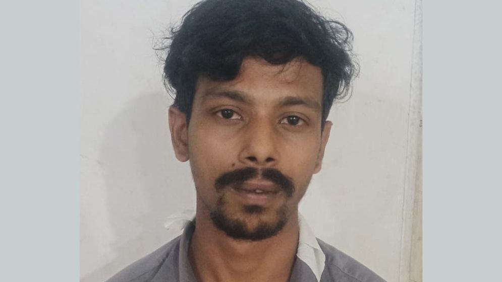 চলন্ত বাসে ধর্ষণচেষ্টা, চালকের পর এবার হেলপার গ্রেফতার