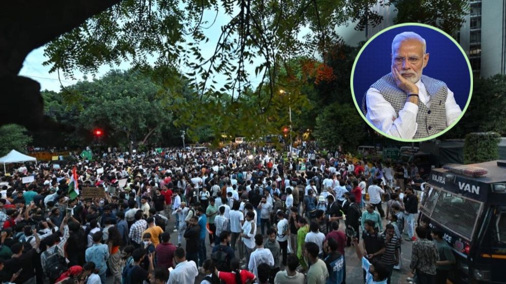 শহরে শহরে ছড়িয়ে পড়ছে বিক্ষোভ, বেকায়দায় মোদি