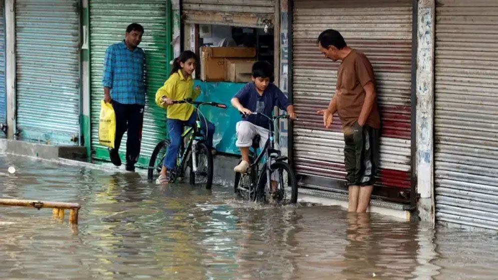 জম্মু ও কাশ্মীরে ২৫ জনের মৃত্যু, সতর্কতা জারি