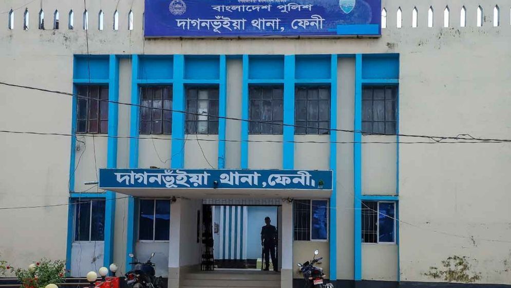 একই রাতে চার দোকানে চুরি