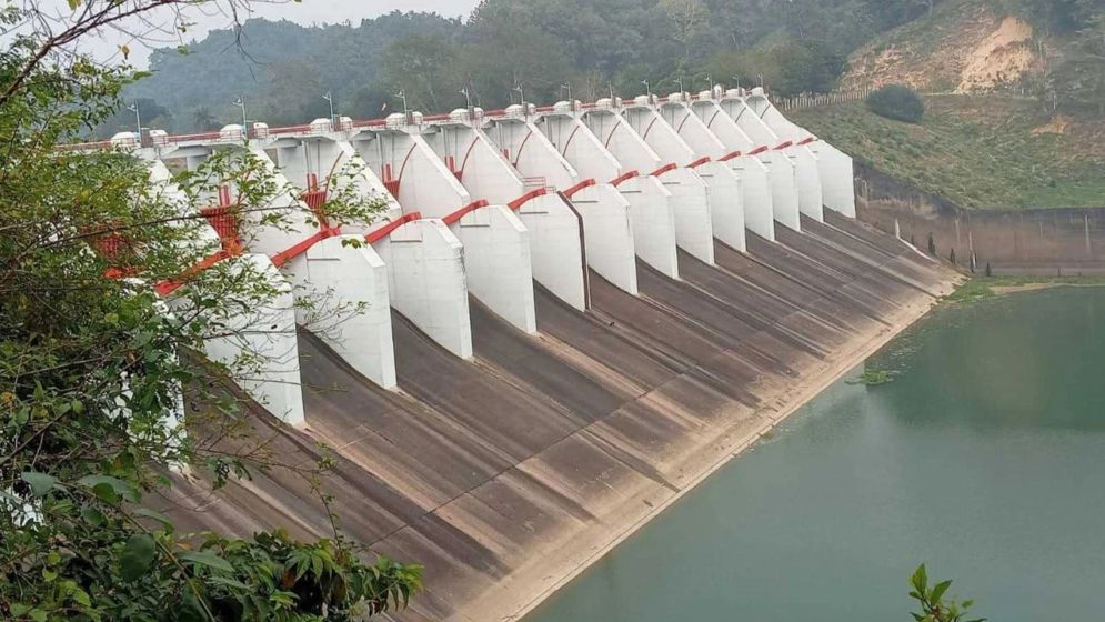 পাঁচ দিন পর বন্ধ করে দেওয়া হলো কাপ্তাই বাঁধের ১৬ জলকপাট