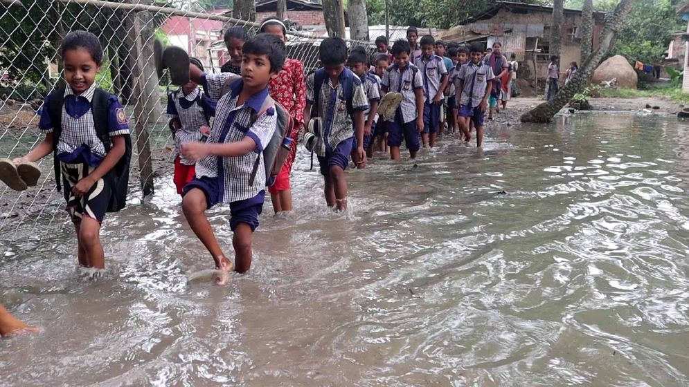 নওগাঁয় ৩৪ সরকারি বিদ্যালয়ের যাতায়াতের পথ যেন মরণফাঁদ
