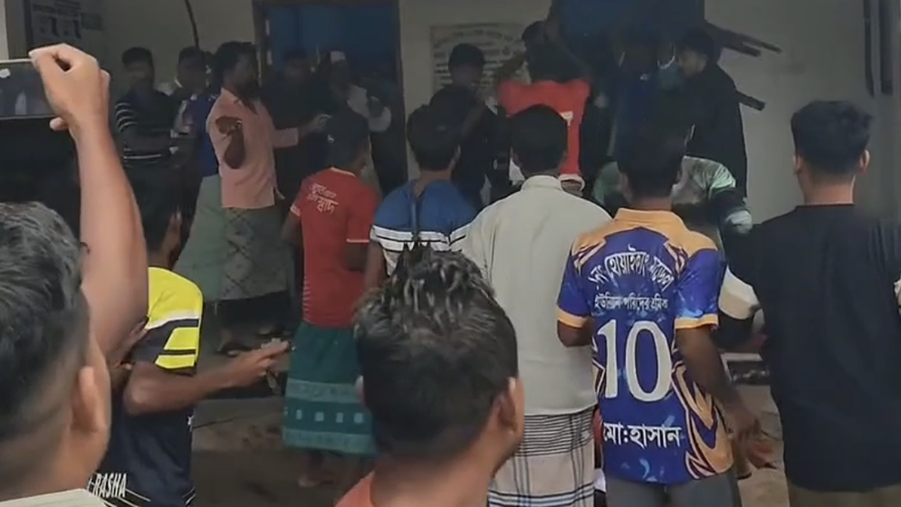 ইউপি কার্যালয়ে অবরুদ্ধ চেয়ারম্যান-বিএনপি নেতাকর্মীরা, আহত অর্ধশতাধিক