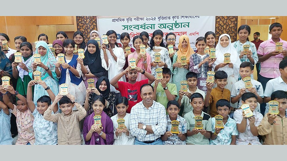 জাতীয় পতাকা আমাকে প্রতি মুহূর্তে সততা-দায়িত্বের কথা মনে করিয়ে দেয়