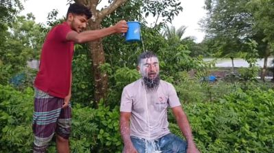 এক মণ দুধ দিয়ে গোসল করে জামায়াত নেতার দলত্যাগ