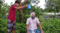 এক মণ দুধ দিয়ে গোসল করে জামায়াত নেতার দলত্যাগ